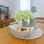 2 Bedroom Stunning In Daire
