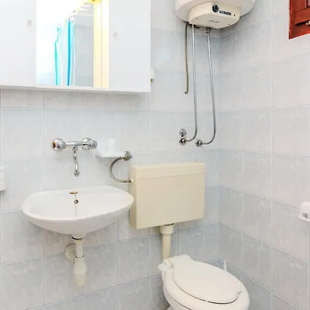 2 Bedroom Stunning In Appartamento Vir