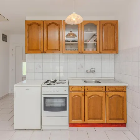 2 Bedroom Stunning In Appartement Vir