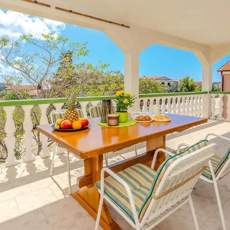 Appartement 2 Bedroom Stunning In Vir