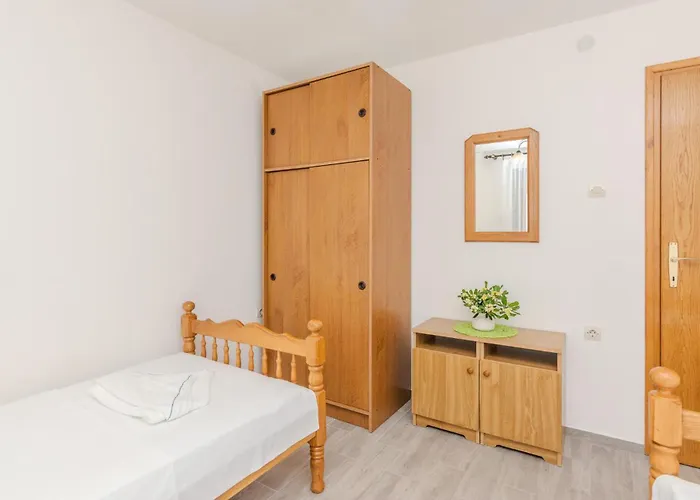 아파트 2 Bedroom Amazing In 비르