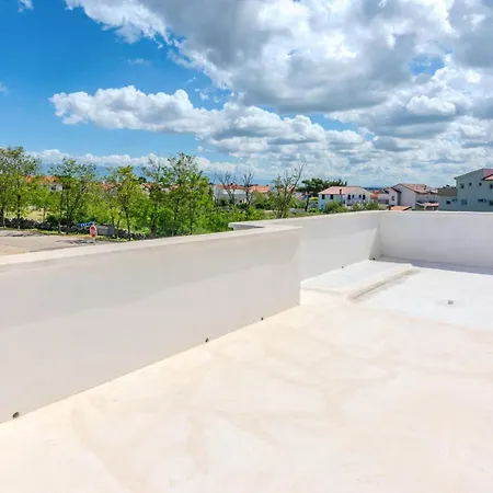 2 Bedroom Stunning In Διαμέρισμα